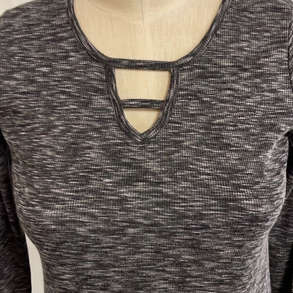 MAURICES gray tunic top size M - Picture 2 of 4
